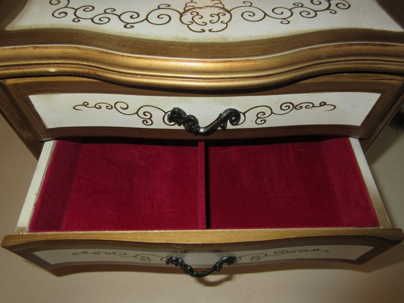 JAPAN MUSICAL JEWELRY Box