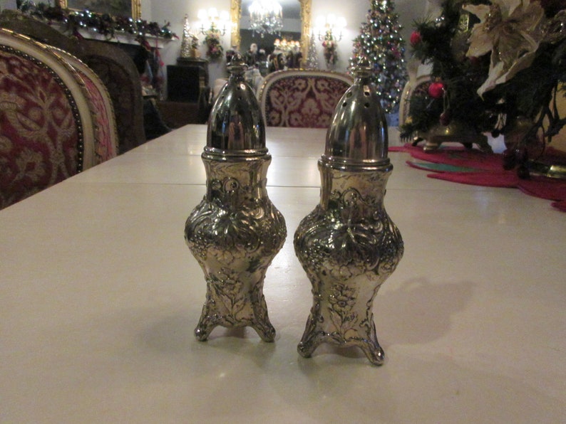 SALT AND PEPPER Shaker Set