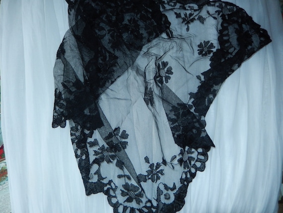 BLACK LACE SCARF