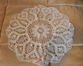 VINTAGE CROCHETED DOILY