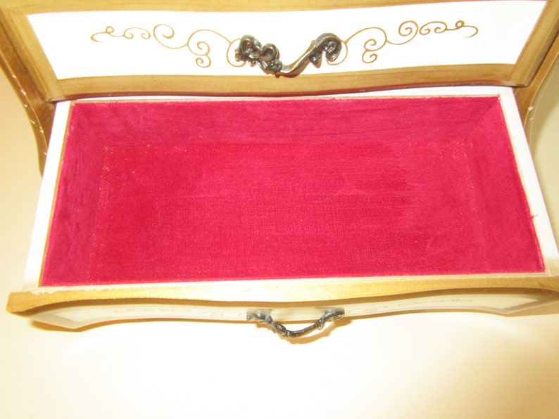 JAPAN MUSICAL JEWELRY Box