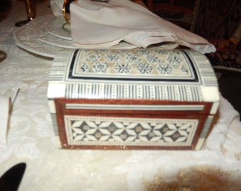 BOX INLAID MOTHER of Pearl