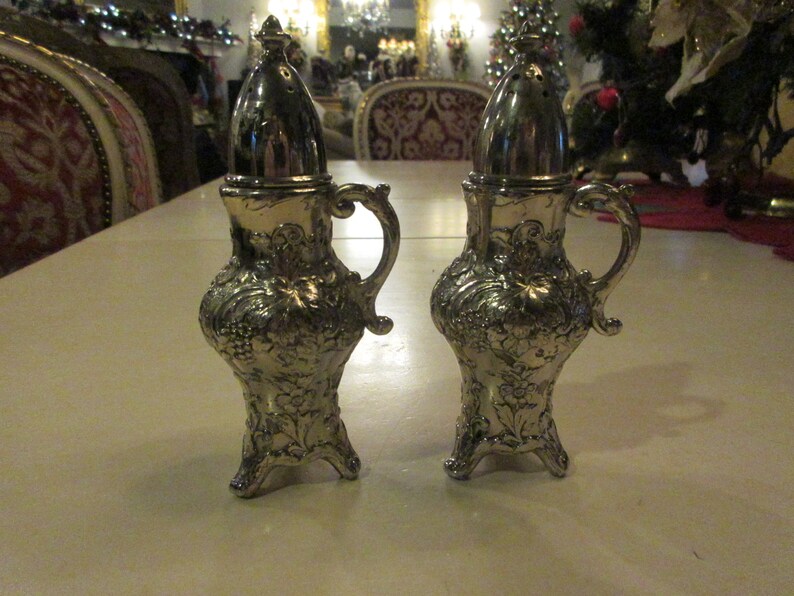 SALT AND PEPPER Shaker Set