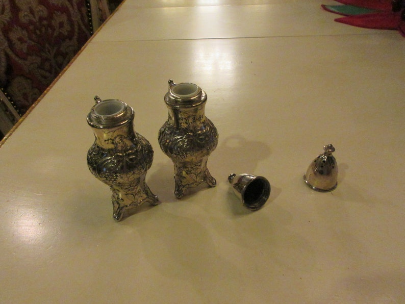SALT AND PEPPER Shaker Set