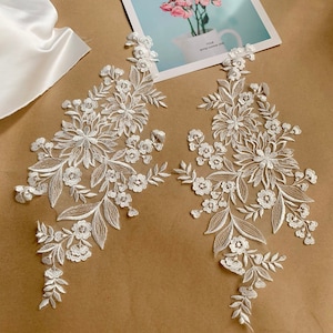 Light iVory Simply Gorgeous Floral Design Embroidery Lace Appliques in Pair