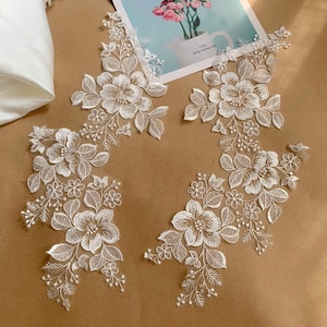 Light iVory Simply Gorgeous Thin Floral Design Embroidery Lace Appliques in Pair