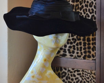 1940s Wide Brim Cartwheel Hat ~ Black Velvet and Pleated  display picture 1