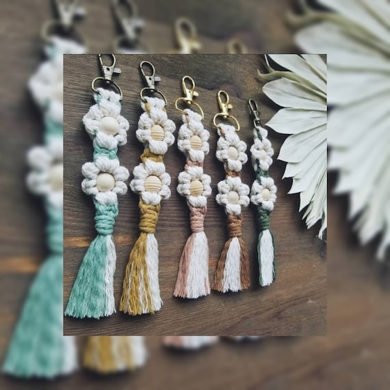 Flower Macrame Keychain. Daisy Macrame Keychain. Flower Keychain