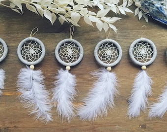 Dreamcatcher favors. Mini dreamcatchers. Wedding favors. Bridal shower favors. Baby shower favors. Party favors. Boho favors. Macrame favors