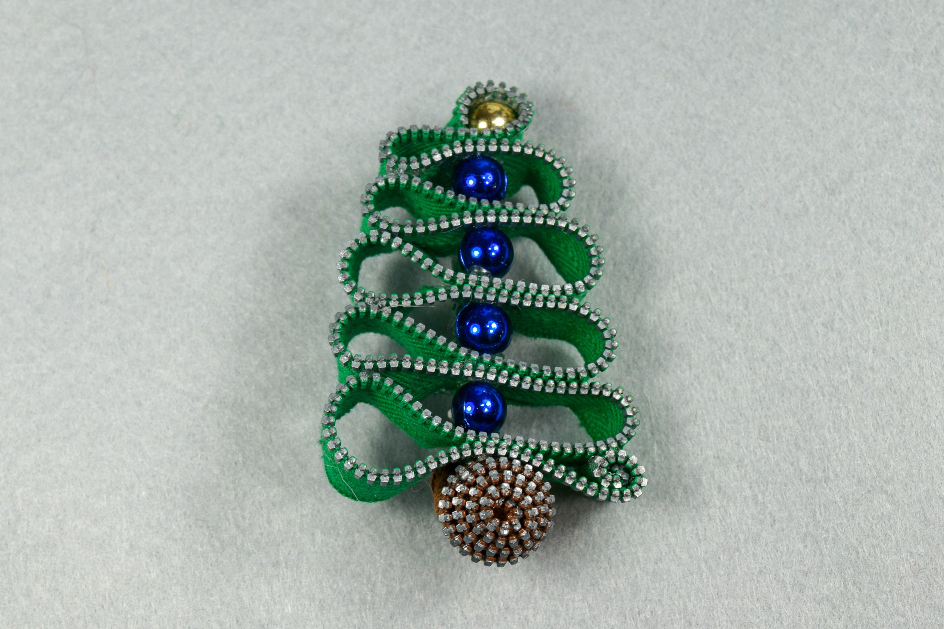 christmas brooch pin