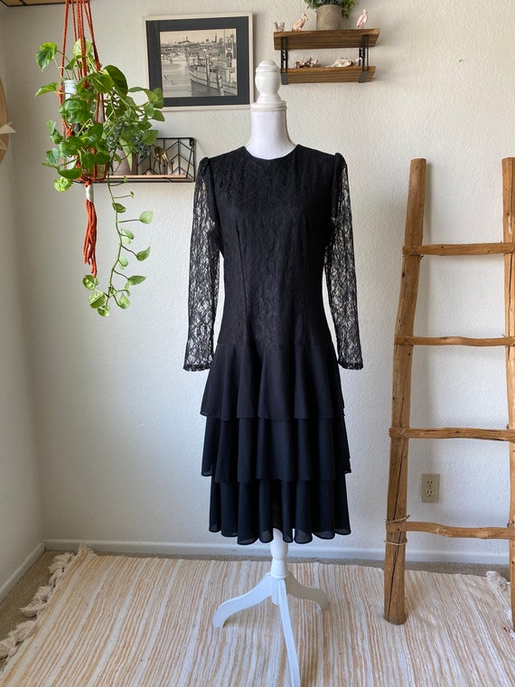 Black lace dress size large beautiful movement, ev