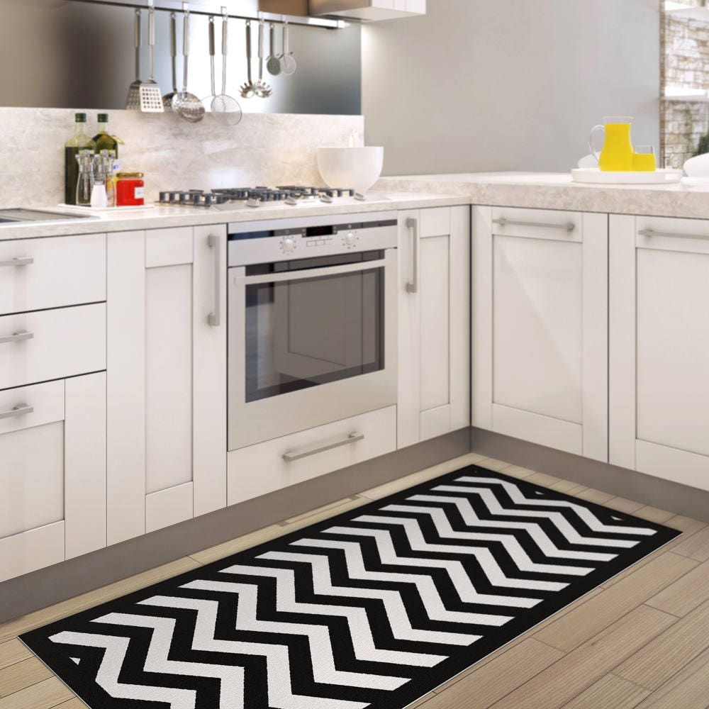1pc Letter Graphic Kitchen Rug, Black-and-white Polyester Modern