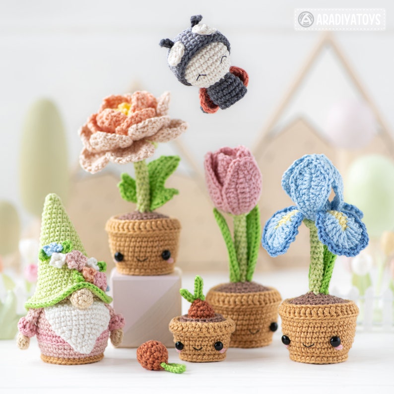 Modèle de fleurs au crochet amigurumi bouquet iris, pivoine, tulipe, fleurs dans des pots modèle coccinelle kawaii nain de jardin secret tutoriel fichier PDF image 6