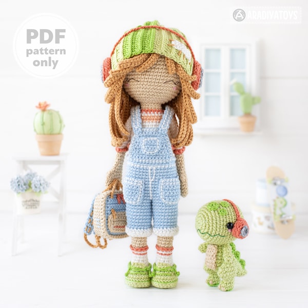 haakpatroon voor een pop, amigurumipop SADIE met Melody Dino van AradiyaToys (PDF-bestand met tutorial), overalls, handgemaakte doe-het-zelfpoppen, haakpatronen