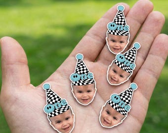 Confeti y decoraciones de fiesta a juego con la frase "One Cool Dude" / Pegatinas y pancarta para cupcakes con la cara de un chico feliz / Primer cumpleaños / Cara sonriente azul