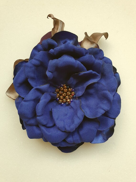 SATIN ROSE BROOCH SMALL LIGHT BLUE SATIN ROSE BROOCH SMALL LIGHT BLUE