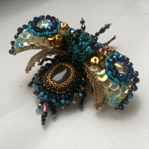 Käfer-Brosche, handgefertigt, einzigartige Schmuck, bestickte Käfer, Insekt Brosche, blau-gold Käfer