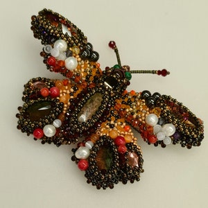 Schmetterling Brosche, handgefertigt, Einzigartiger Schmuck, bestickter Schmetterling, Insekt Brosche, blauer Schmetterling, Rhodochrozitis, türkis, Achat.