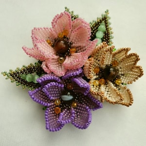 Blumen Brosche, handgefertigt, Unikat Schmuck, bestickte Blumen Brosche, rosa,flieder,ivory Blumen Brosche