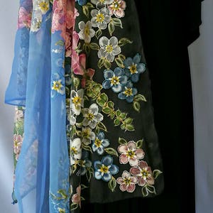Scarf.Natural Seide Schal - floral, blau, schwarz, eine Hand -bemalte Schal.