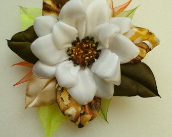 Handmade.White,pale yellow color satin flower brooch. Choose your color. Flower  pin, embroidered flower.Daisy.