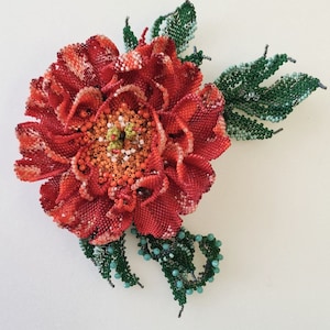Blumenbrosche, handgemacht, Unikatschmuck, gestickte Blumenbrosche, rote Pfingstrose