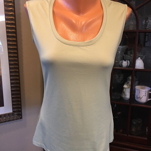 New York & Co greenish / yellow sleeveless shirt size M, poly/spandex blend