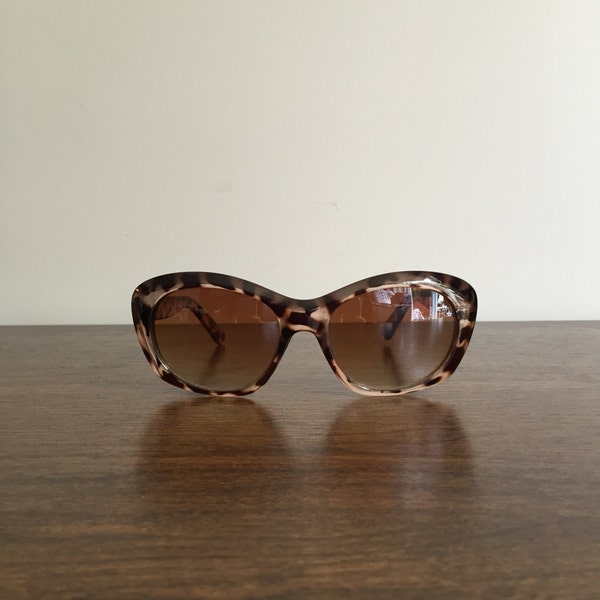 1980s Tortoiseshell Sunglasses. womens big sunglasses. ladies chunky sunglasses