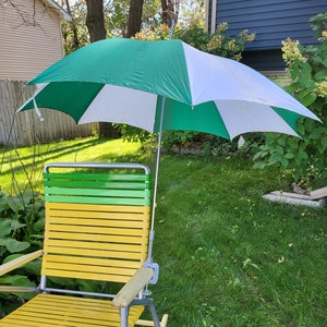 Groovy Green and White Fabric Beach Chair Umbrella Made in Hong Kong 画像 1