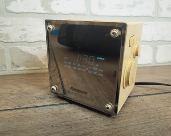 Panasonic Fluorescent Radio/Alarm Clock Model RC-58