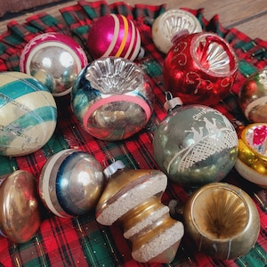 13 Vintage Glass Christmas Ornaments Bild 1