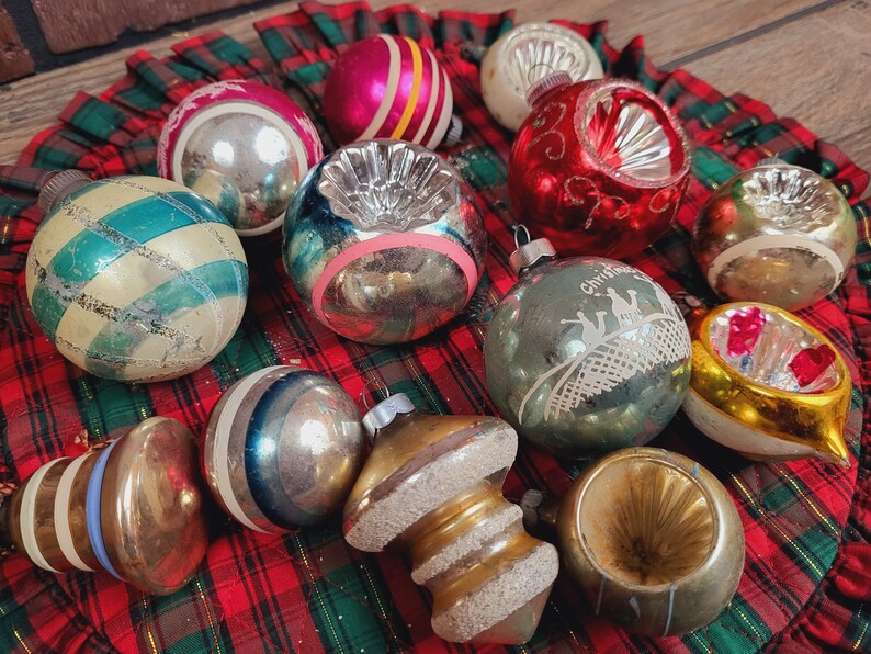 13 Vintage Glass Christmas Ornaments Bild 1