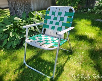 Mid Century Vintage Green and White Webbed and Aluminum Folding Garden/Lawn Lounge Chair