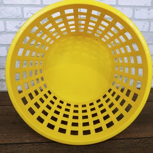 Vintage Rubbermaid Plastic Yellow Basket Weave Laundry Basket image 3