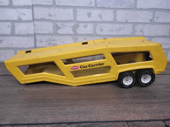 Tonka Auto Carrier ミニカー2台付き 　昭和レア Vintage 1960 Tonka Green Car Carrier # 96 w/ ( 1 )Yellow