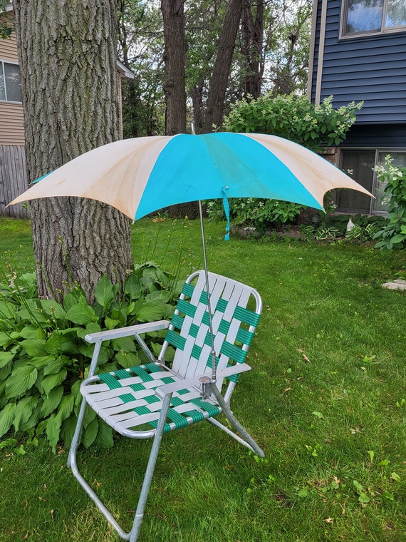 Groovy Blue and White Fabric Beach Chair Umbrella… - image 1