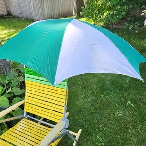 Groovy Green and White Fabric Beach Chair Umbrella Made in Hong Kong 画像 2