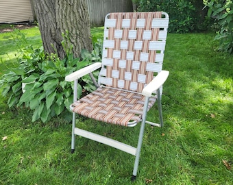 Mid Century Vintage Brown and White Webbed and Aluminum Folding Garden/Lawn Lounge Chair