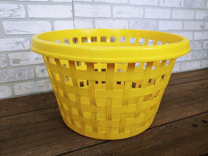 Vintage Rubbermaid Plastic Yellow Basket Weave Laundry Basket image 1