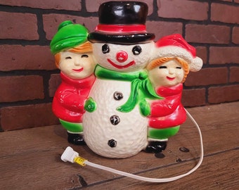 vintage Union Products Moule par soufflage en plastique, bonhomme de neige de Noël avec enfants