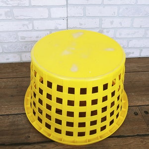 Vintage Rubbermaid Plastic Yellow Basket Weave Laundry Basket image 4