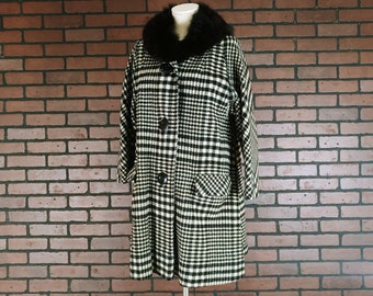 Vintage Black and White Houndstooth Fur Collared Coat Size Large/Extra Large