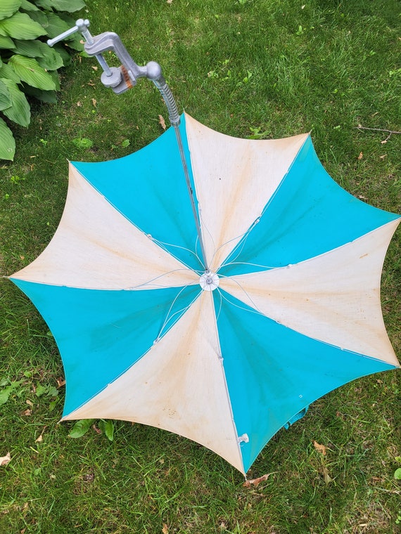 Groovy Blue and White Fabric Beach Chair Umbrella… - image 7