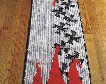 Twister Gnomes *Table Runner Pattern - Uses Lil Twister or Mini Twister Tool* From: Around The Bobbin