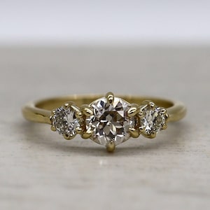 Victorian Style Diamond Ring 1.10 cts tw / Three Stone Diamond Ring in 14k Yellow Gold - JL1823
