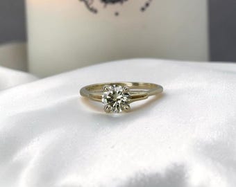 Solitario de diamante amarillo claro de fantasía retro