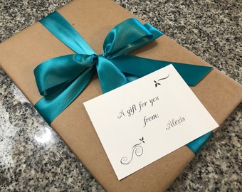 Gift wrapping service with note card