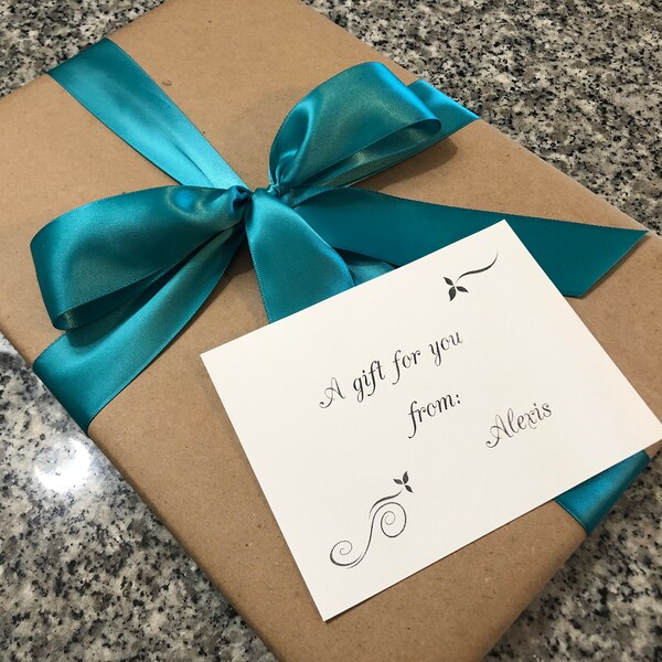 Gift wrapping service with note card