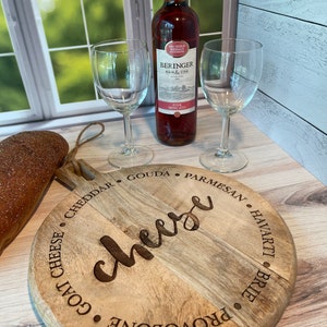 Engraved Cutting Board, Round Cutting Board, Wood Cutting Board, Cheese Board, Serving Board, Wedding Gift, Anniversary Gift, Housewarming
