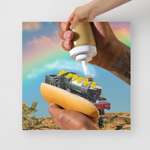 Grillige trein in een hotdogbroodje: "On A Roll" Collage Art Print - Summer Fun Decor